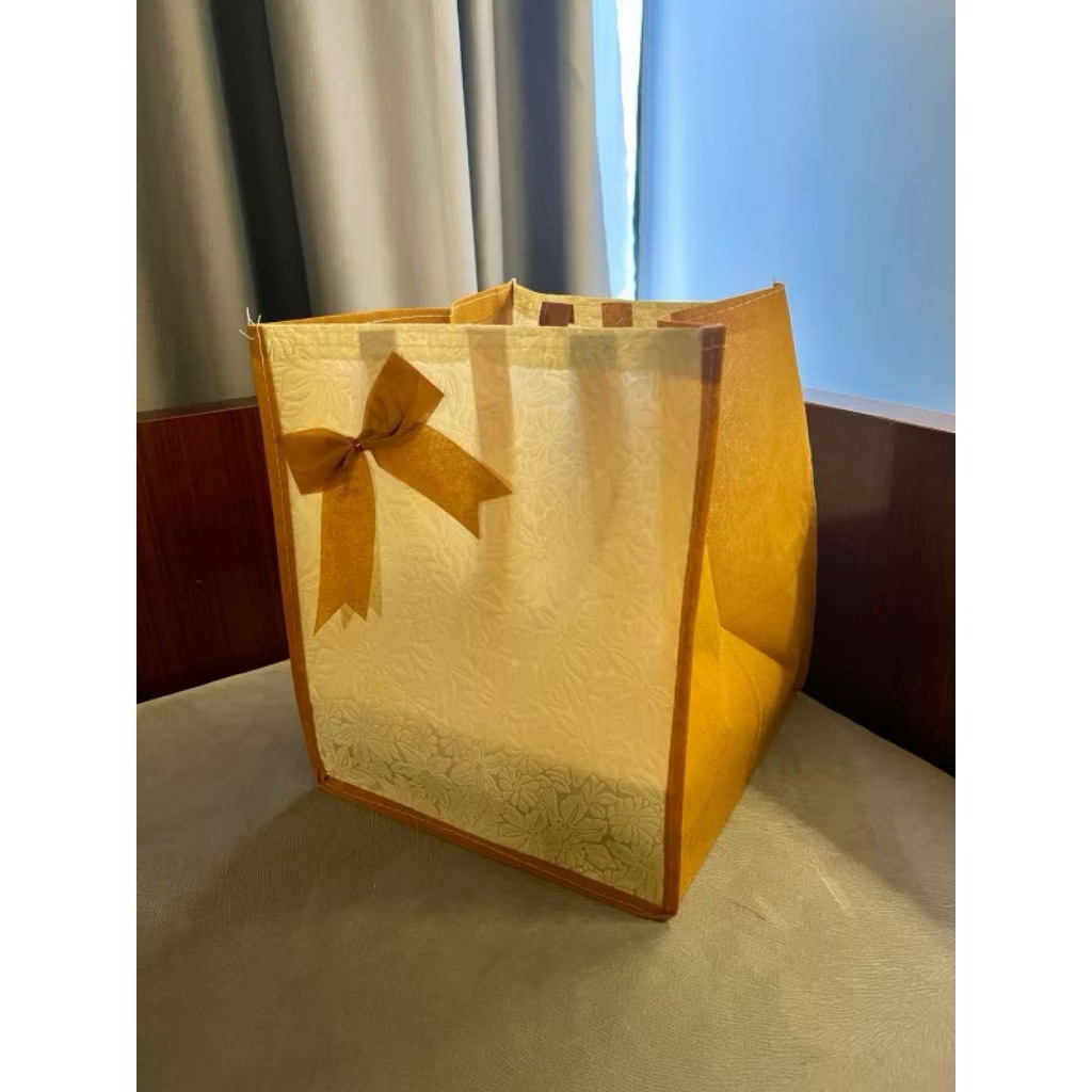 

Tas hajatan/tas spunbond/ goodie bag uk 22x22 cm warna cream