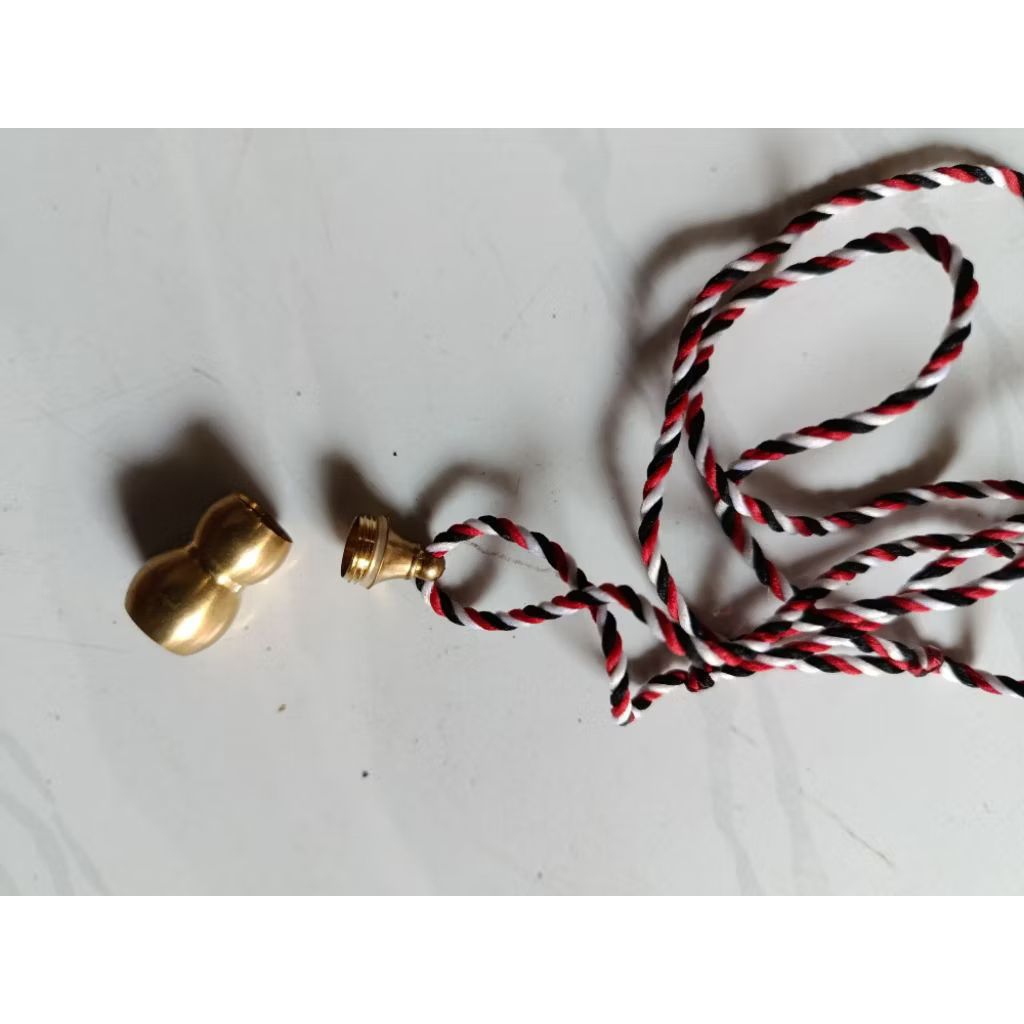 Kalung Tridatu Bandul Liontine Kuningan Bentuk Kendi/Labu Tempat Menyimpan Batu Akik Mini Terbaik