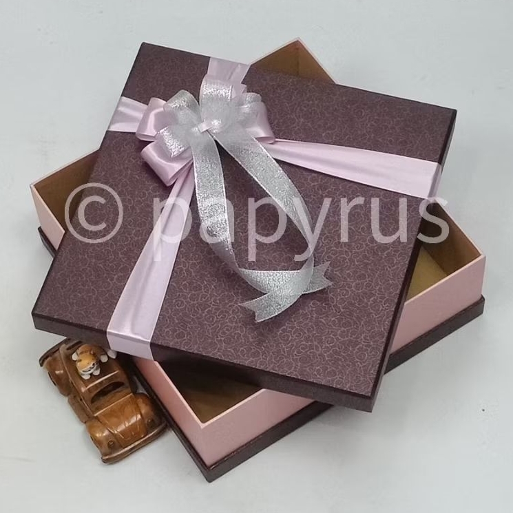 

PAPYRUS Sandwich 30x30 Tinggi 8cm Kotak Kado Gift Box Hardbox Hampers V2