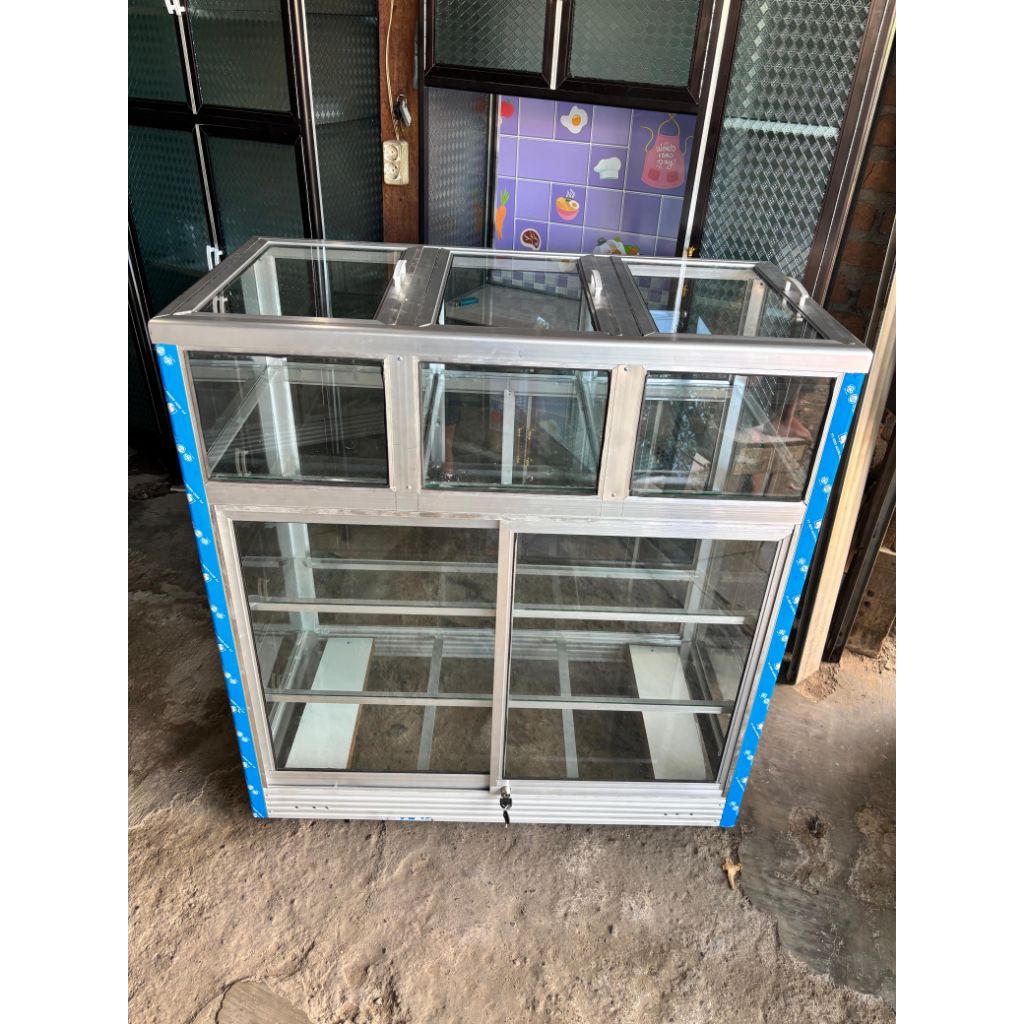 Etalase kaca tempat beras aluminium