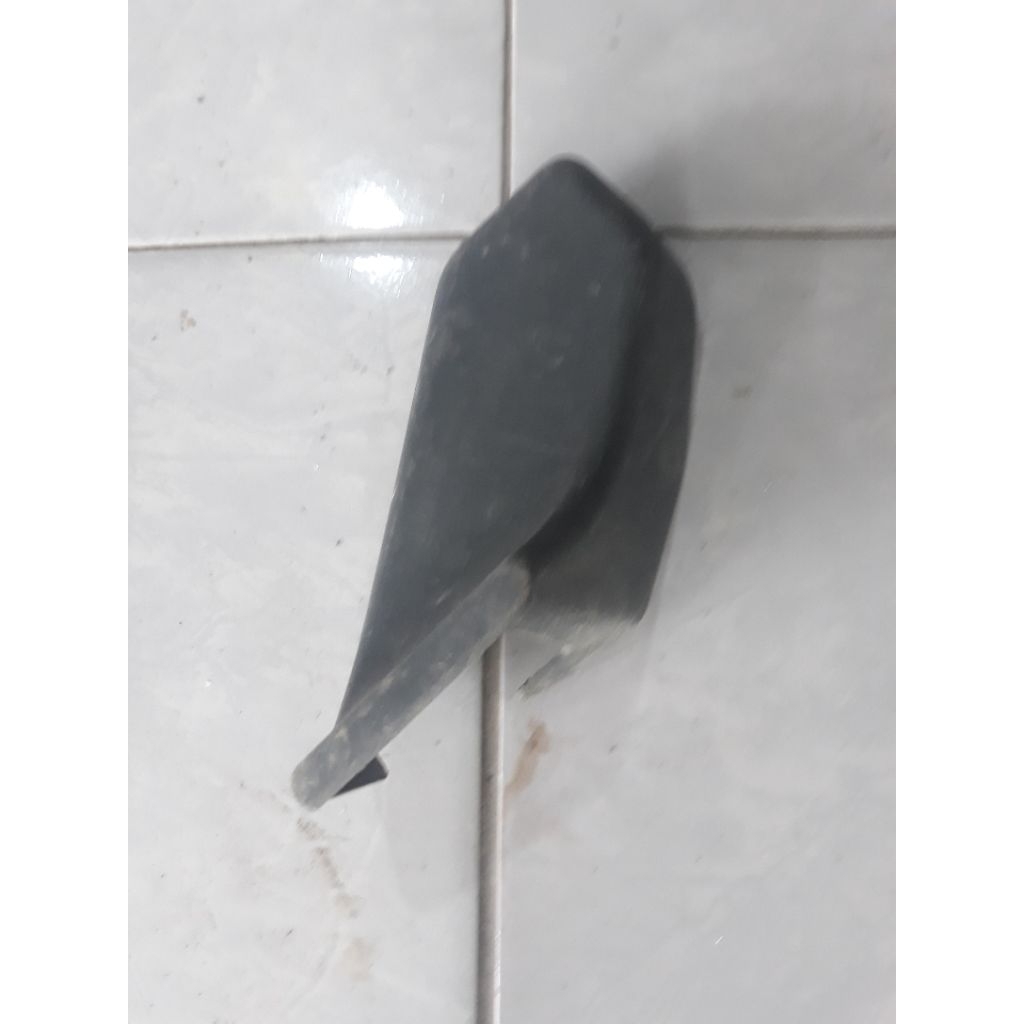 tutup cover kaki jok sebelah kanan avanza xenia