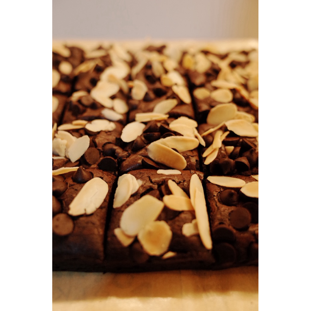 

Premium Fudgy Brownies - 1 Box 20x20cm
