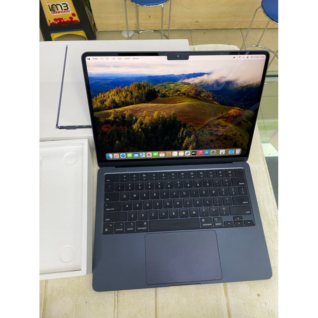 Macbook air M2 2022 13" ram 8gb/512gb bekas second fulset original