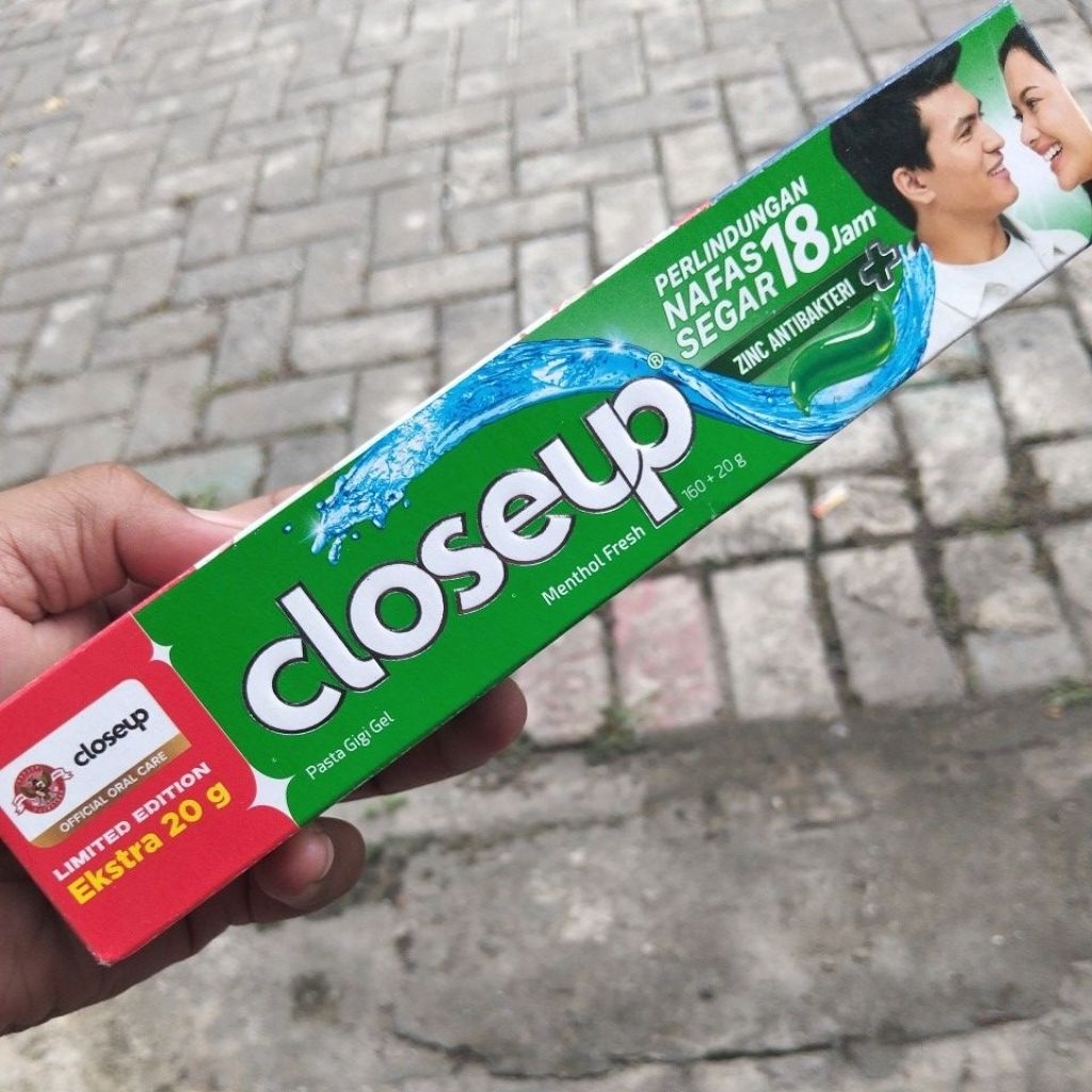 CLOSEUP PASTA GIGI GEL MENTHOL FRESH 160+20G HALAL