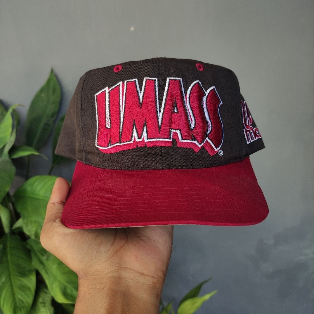 TOPI VINTAGE UM4SS B1G SPELL0UT SCRIPT