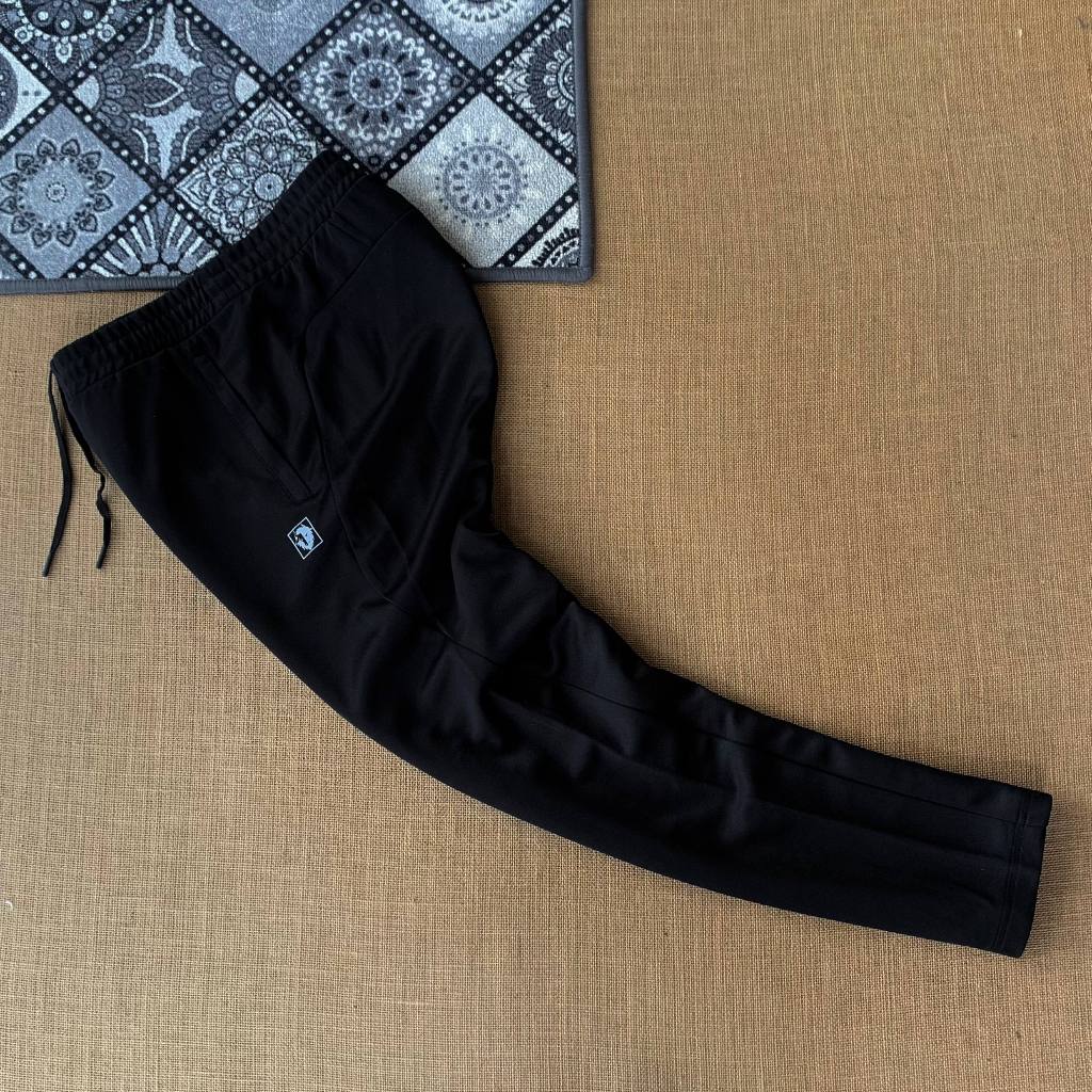 celana Black Yak size L (32-34) seperti baru 100% original 110925C