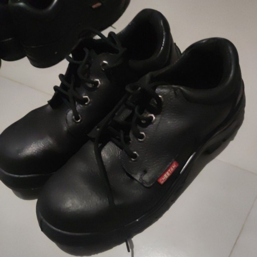 sepatu safety cheetah bekas pakai zise 43 insole 275