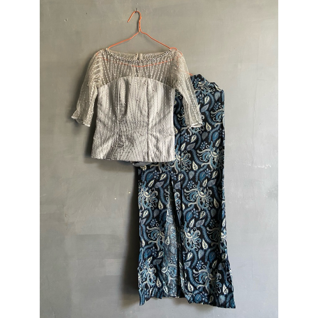 PRELOVED ONE SET KEBAYA