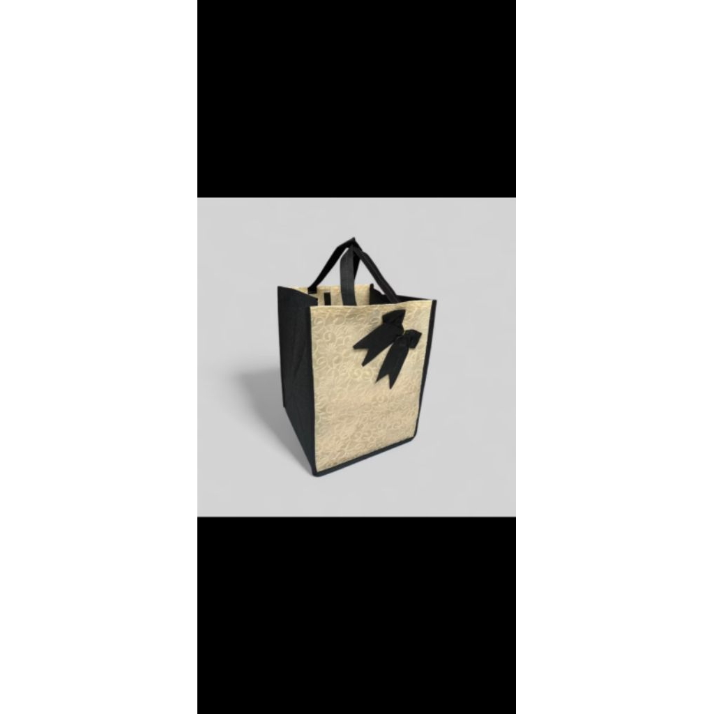 

Goodiebag Tas Hajatan box besek Motif timbul Embos Box Nasi Uk 22x22 Isi 12pcs !