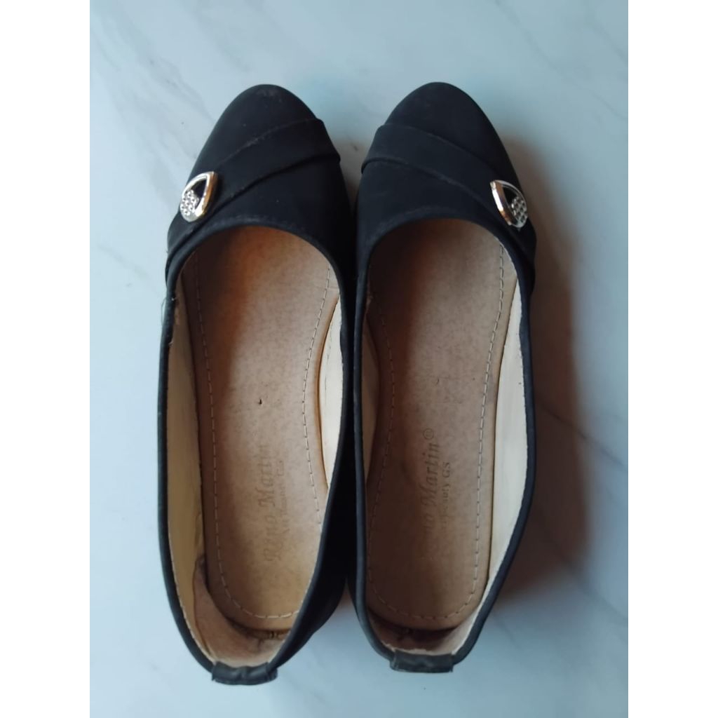 Flat Shoes Wanita & Pantofel Pria [Preloved]