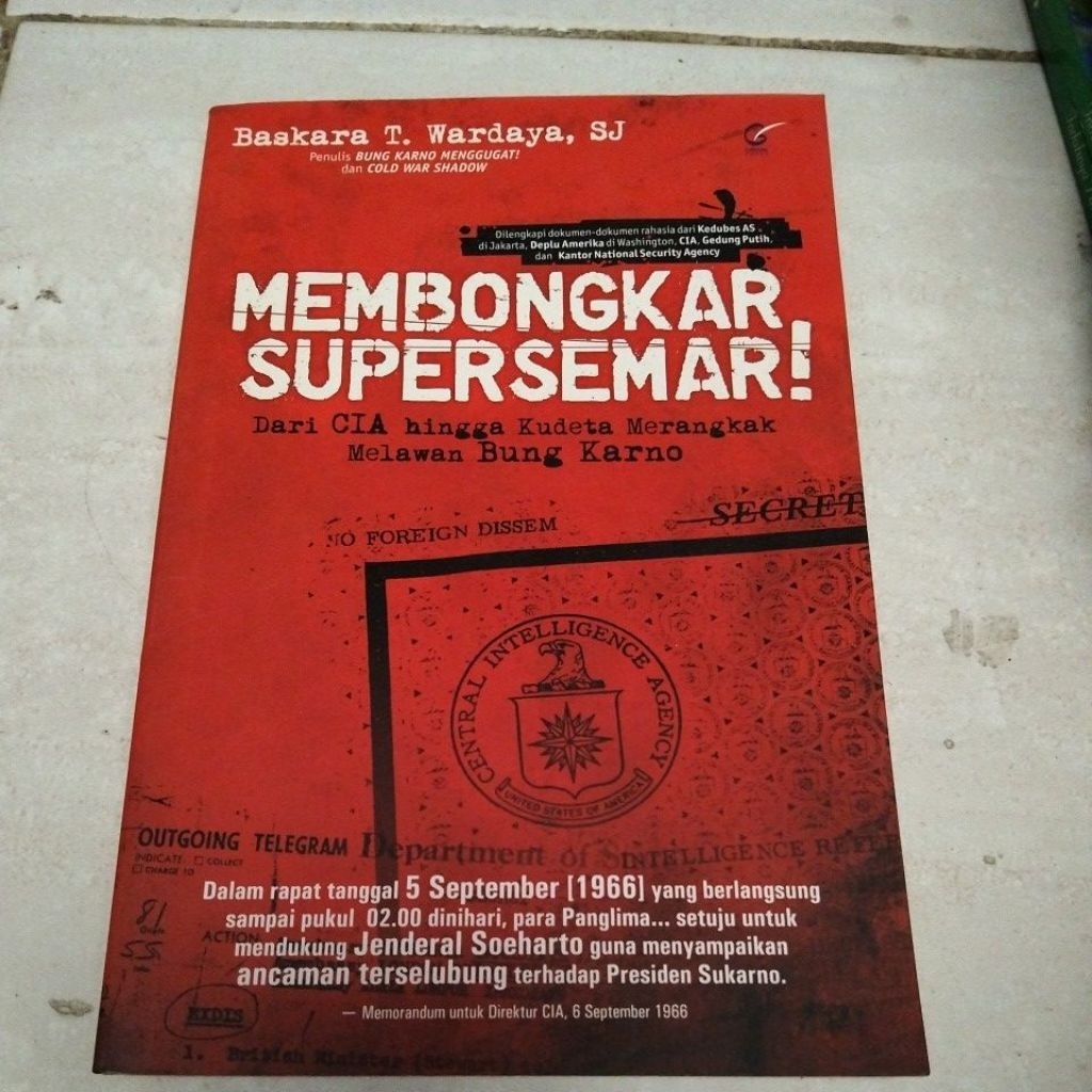buku membongkar Supersemar