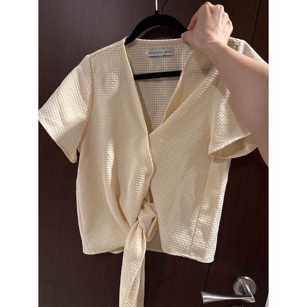 Josephine Anni Yellow top