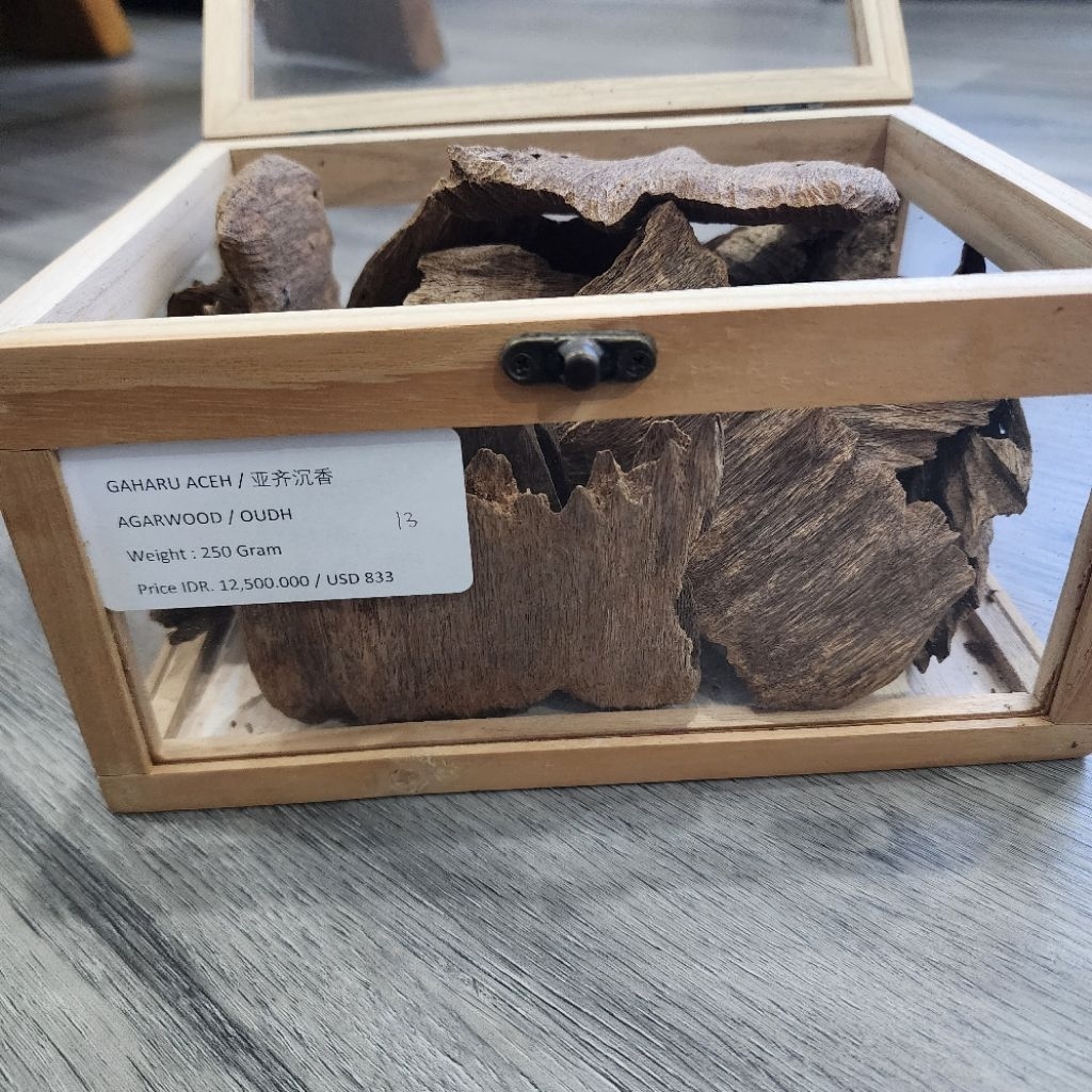 10000agarwood gaharu aceh original oudh agarwood