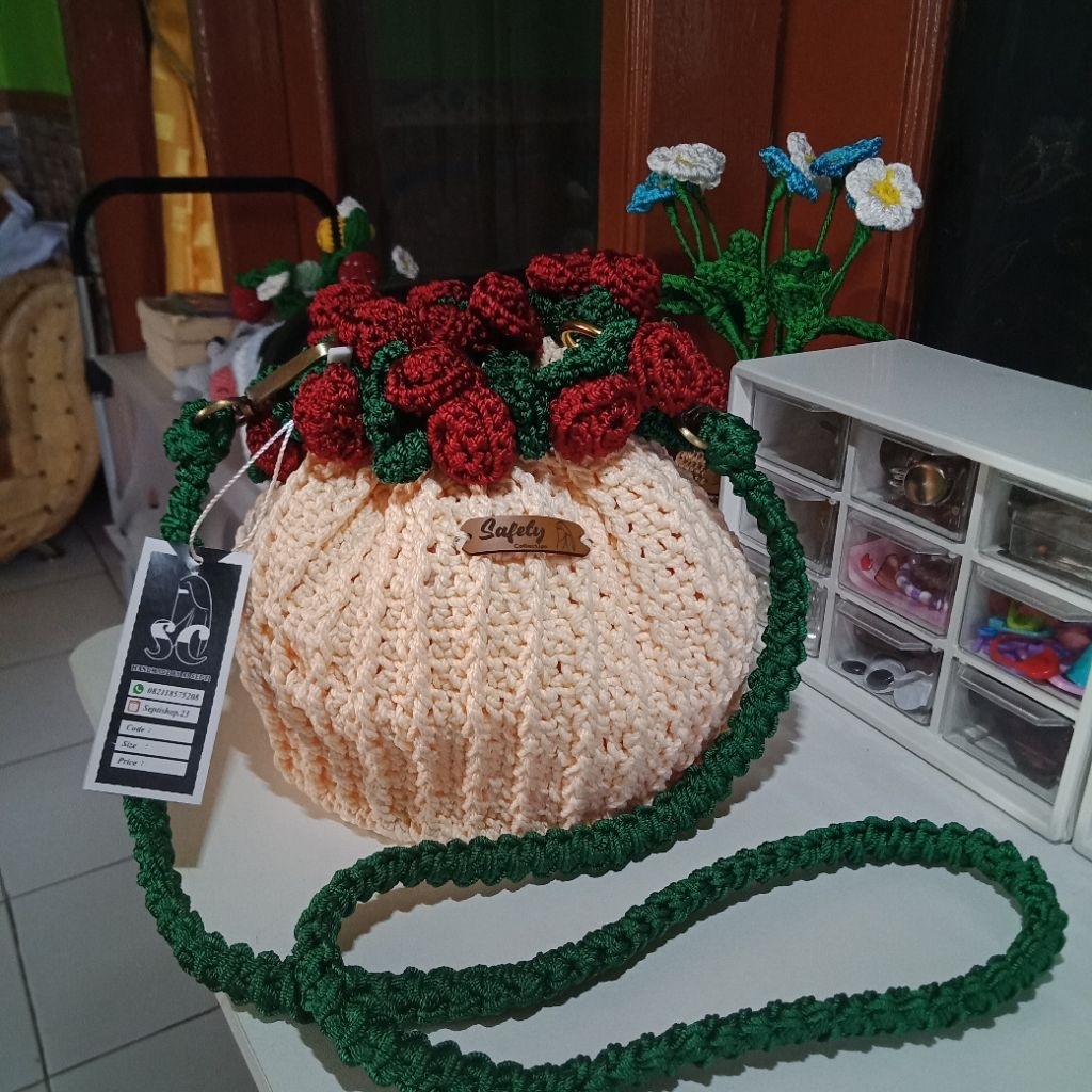 tas serut/tas rajut serut/tas rajut buket mawar/tas wanita