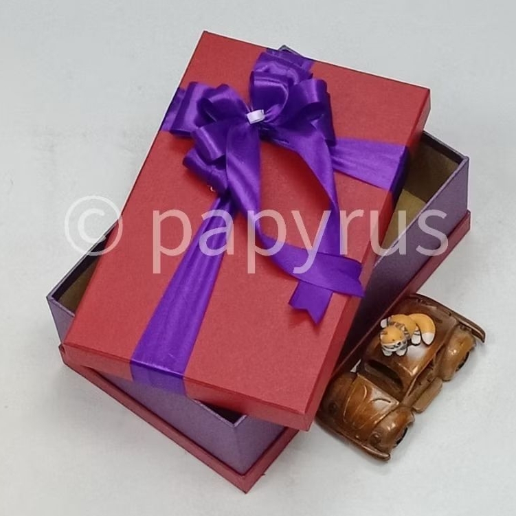 

PAPYRUS Sandwich 17,5x27,5 Tinggi 8cm Kotak Kado Gift Box Hardbox Hampers V2