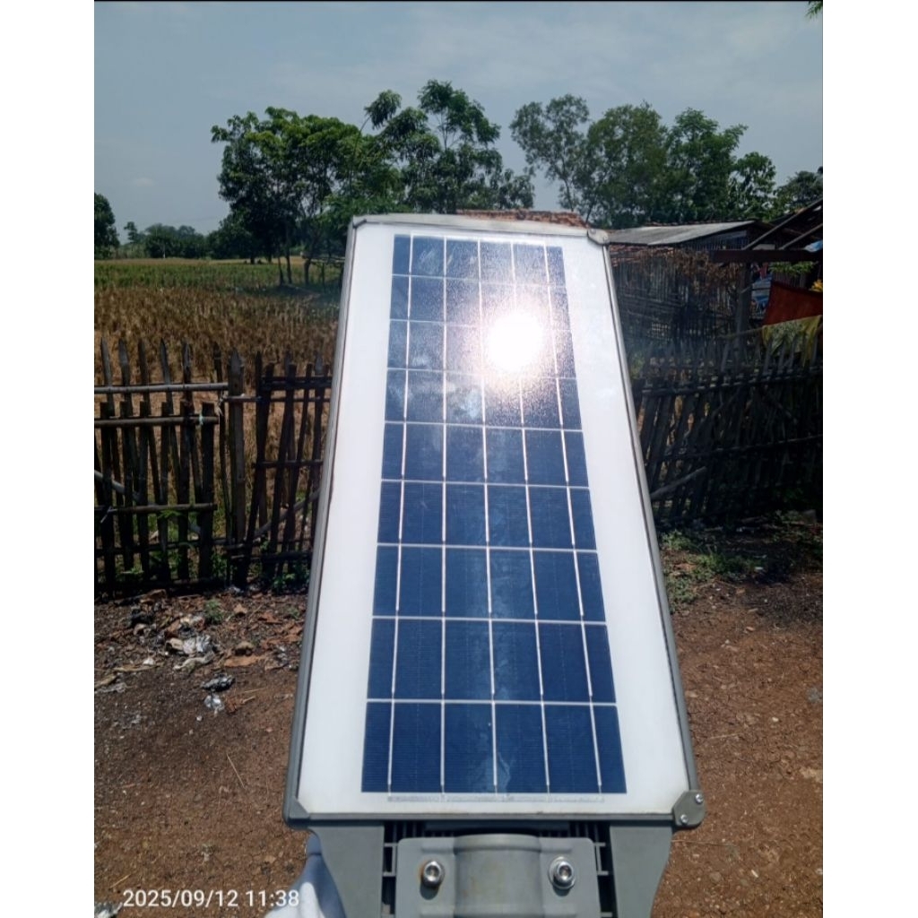 Lampu Jalan Tenaga Surya Philips