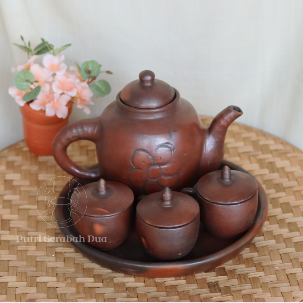 Teko/ Poci Gerabah Motif Bunga