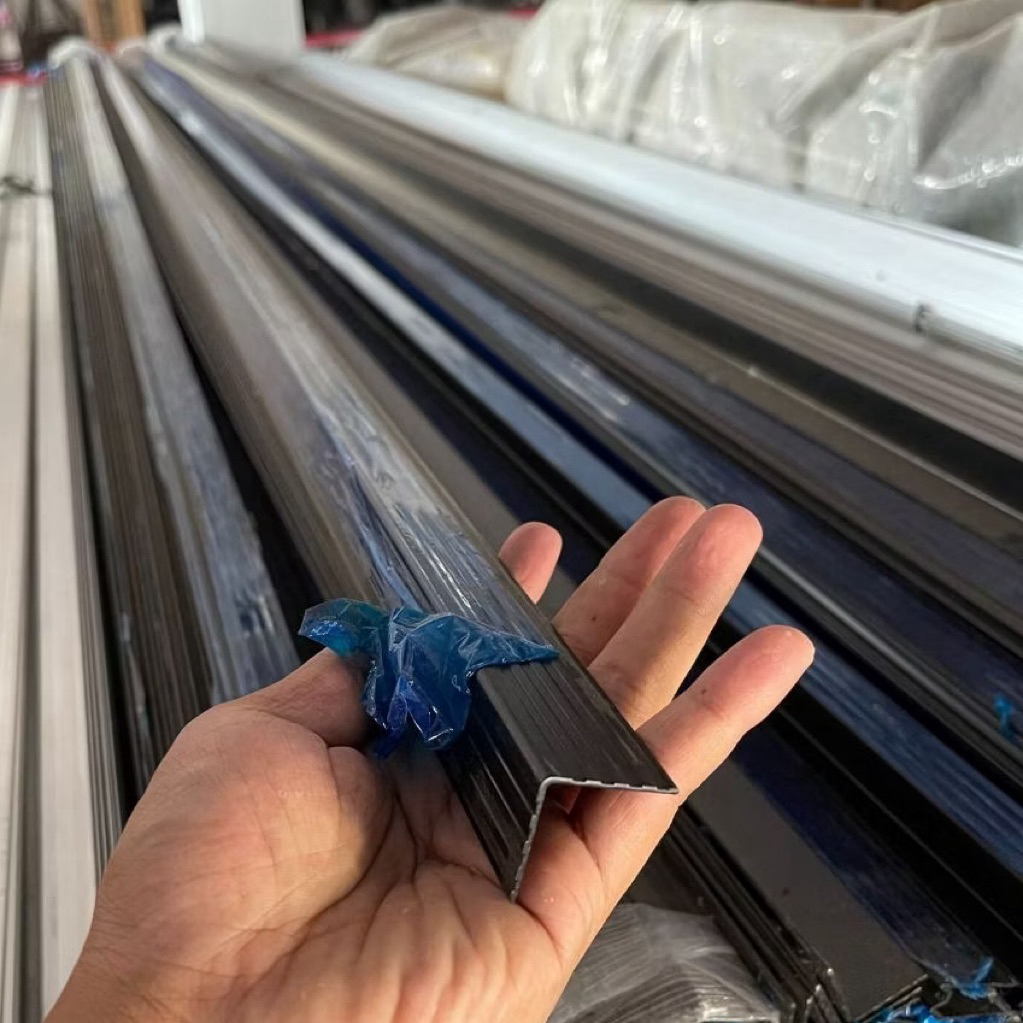 List siku L alumunium hitam Ukuran 3 meter