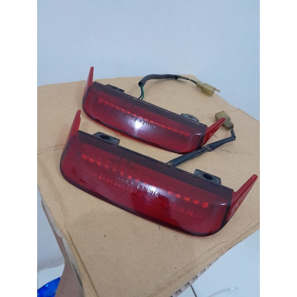 LAMPU BELAKANG SABIT BEHEL FIZR STANLEY ORIGINAL COPOTAN