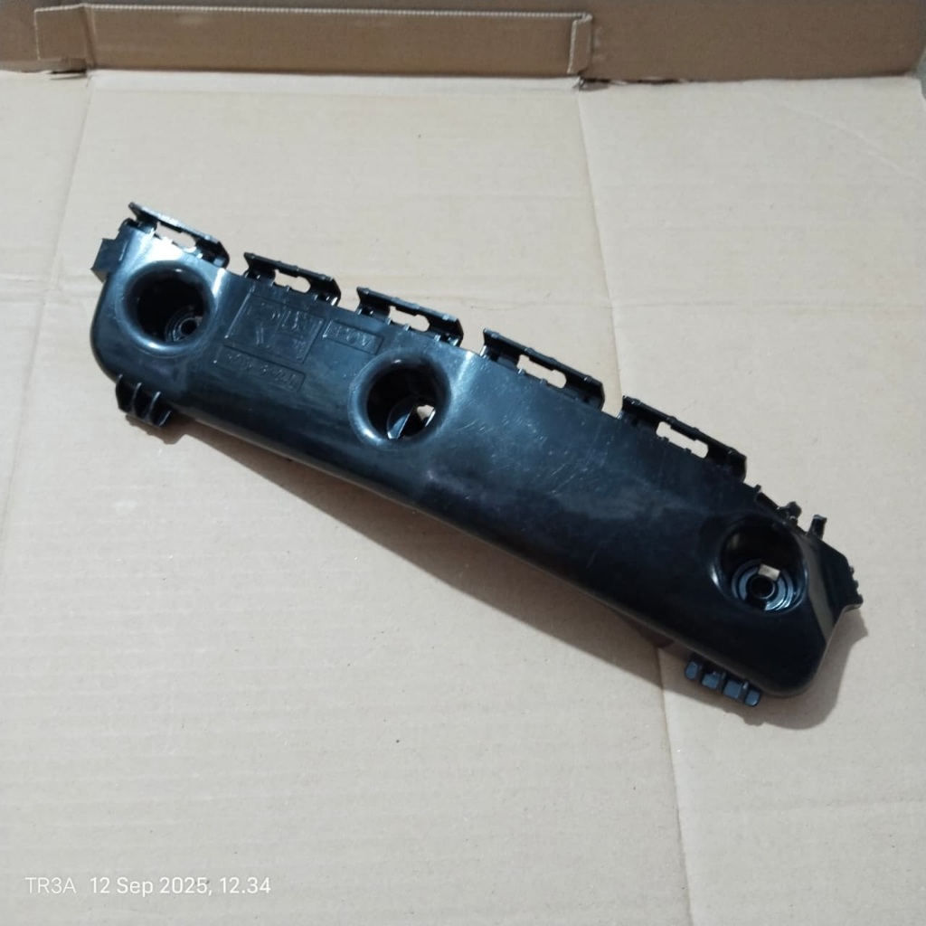 Breket Bemper Depan Mobil Avanza Xenia 2022 UP Original KANAN 52115-BZ240 RH
