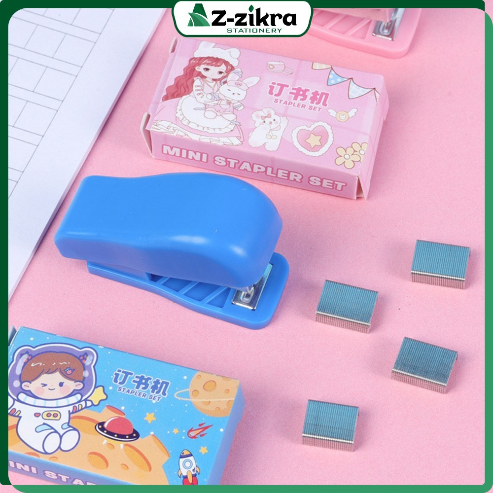 

Stapler Kecil Set Isi Hekter 24/6 Stasionary Perlengkapan Kantor Staples Mini Set Karakter Animal Warna Pastel Portable Az Zikra Stationery A50