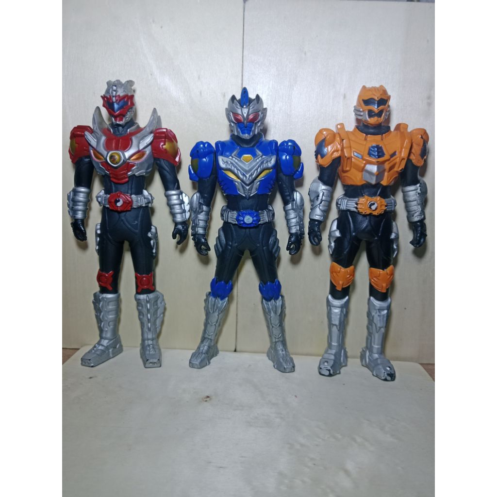 armor hero set 3 tinggi -+16/17cm ori auldey
