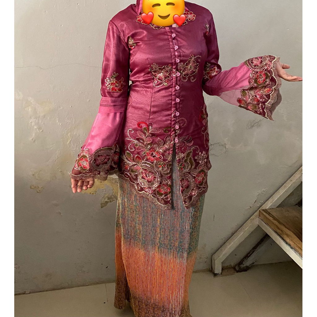 Baju Kebaya Tradisional Pink Magenta