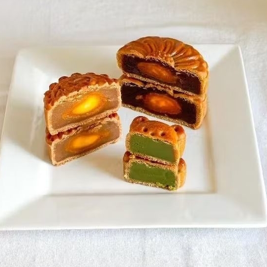 Moon Cake - Kue Bulan Telur Asin 150 gram