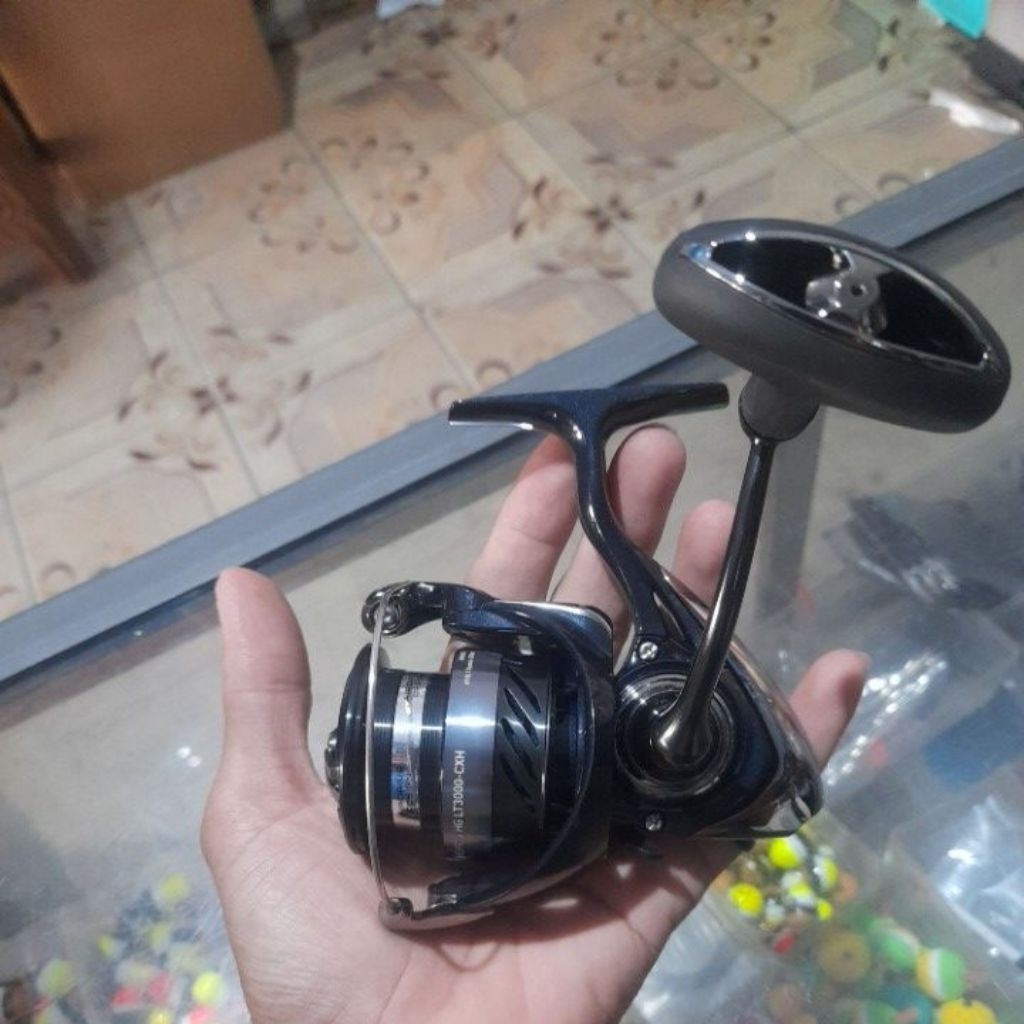 Reel Daiwa Revros TG LT 3000 CXH Daiwa Revros HG LT 3000 CXH  Terbaru