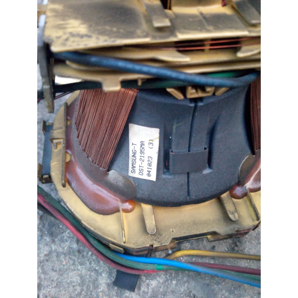 Yoke, konde TV tabung cembung 21inc merk Sanyo, normal.