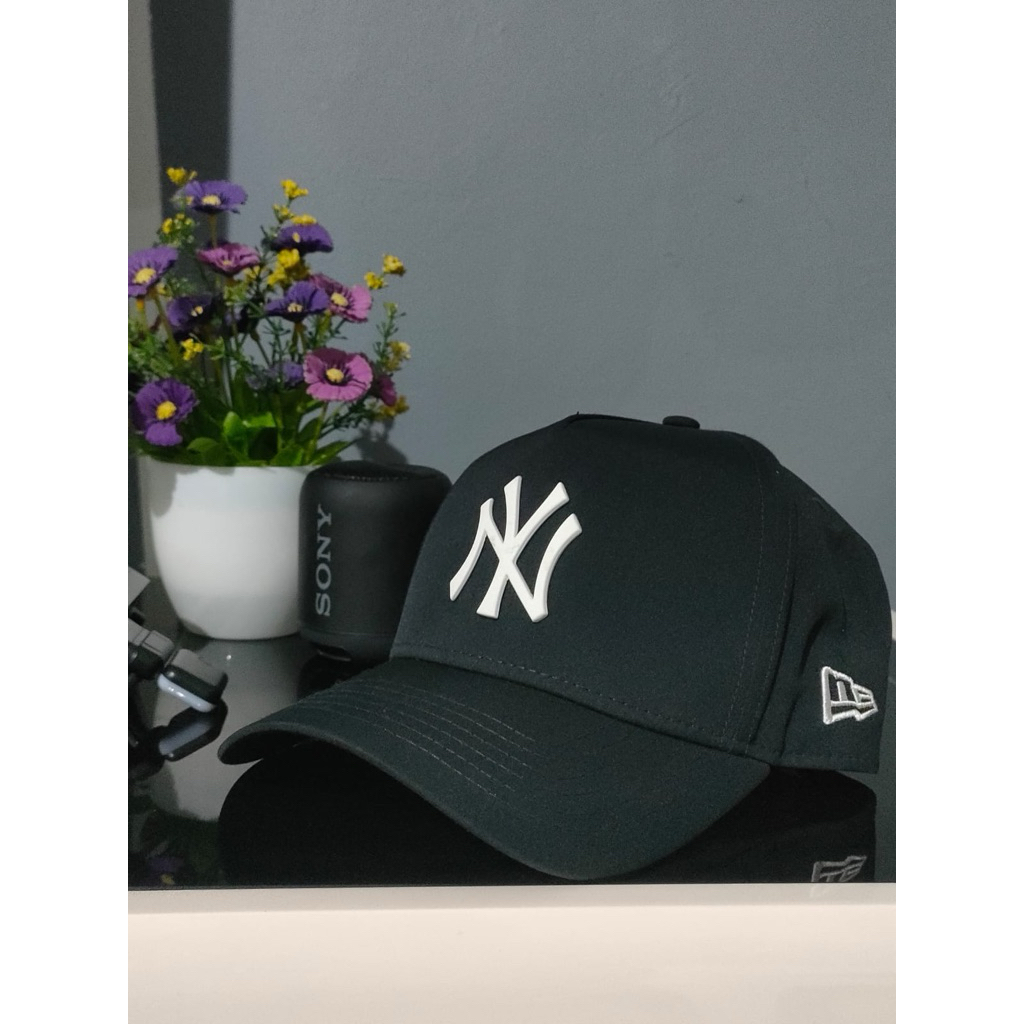 topi new era logo NY METAL PUTIH