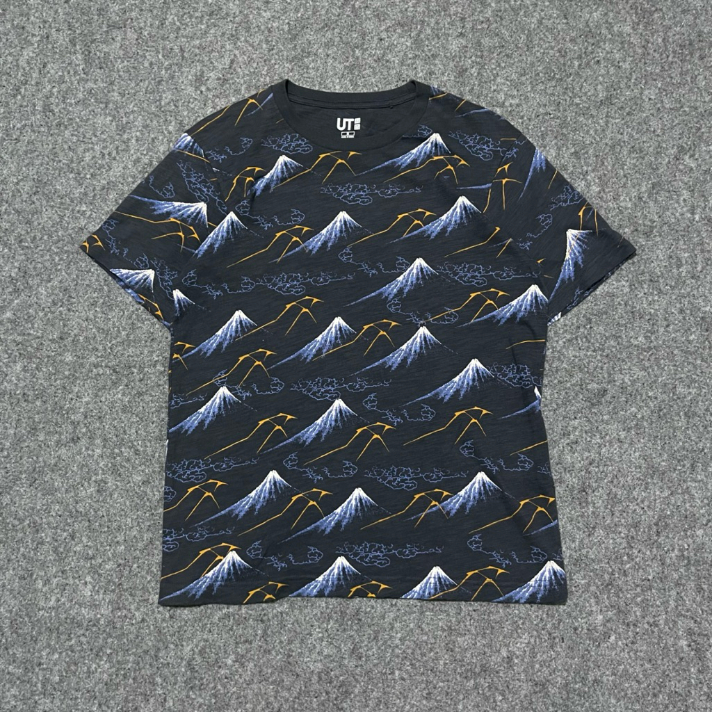 Kaos Uniqlo x Hokusai Blue second