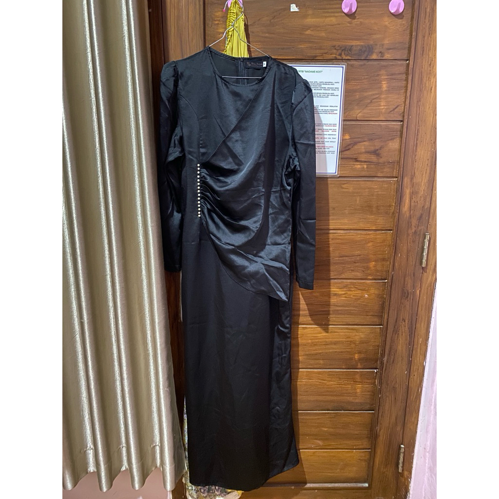 PRELOVED DRESS SATIN