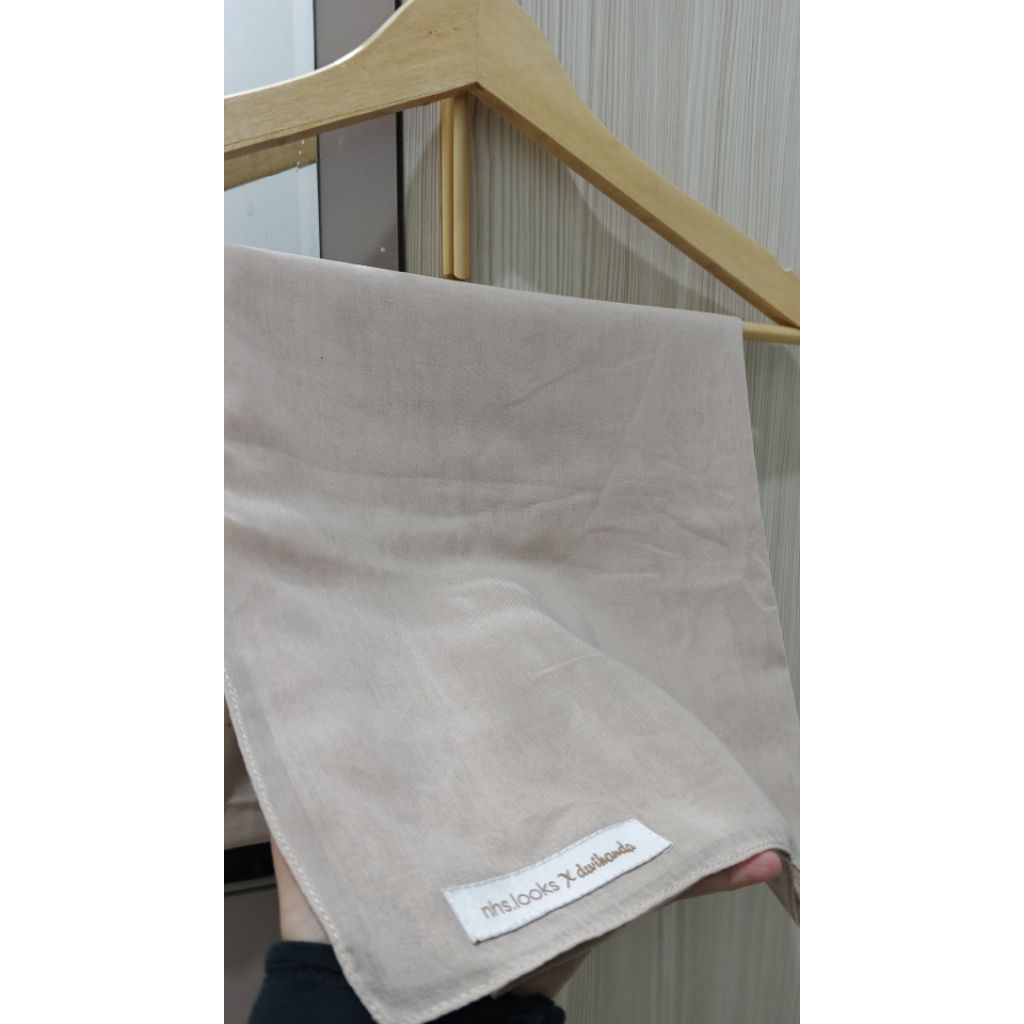 Paris Uwi nhs.looks x dwihanda