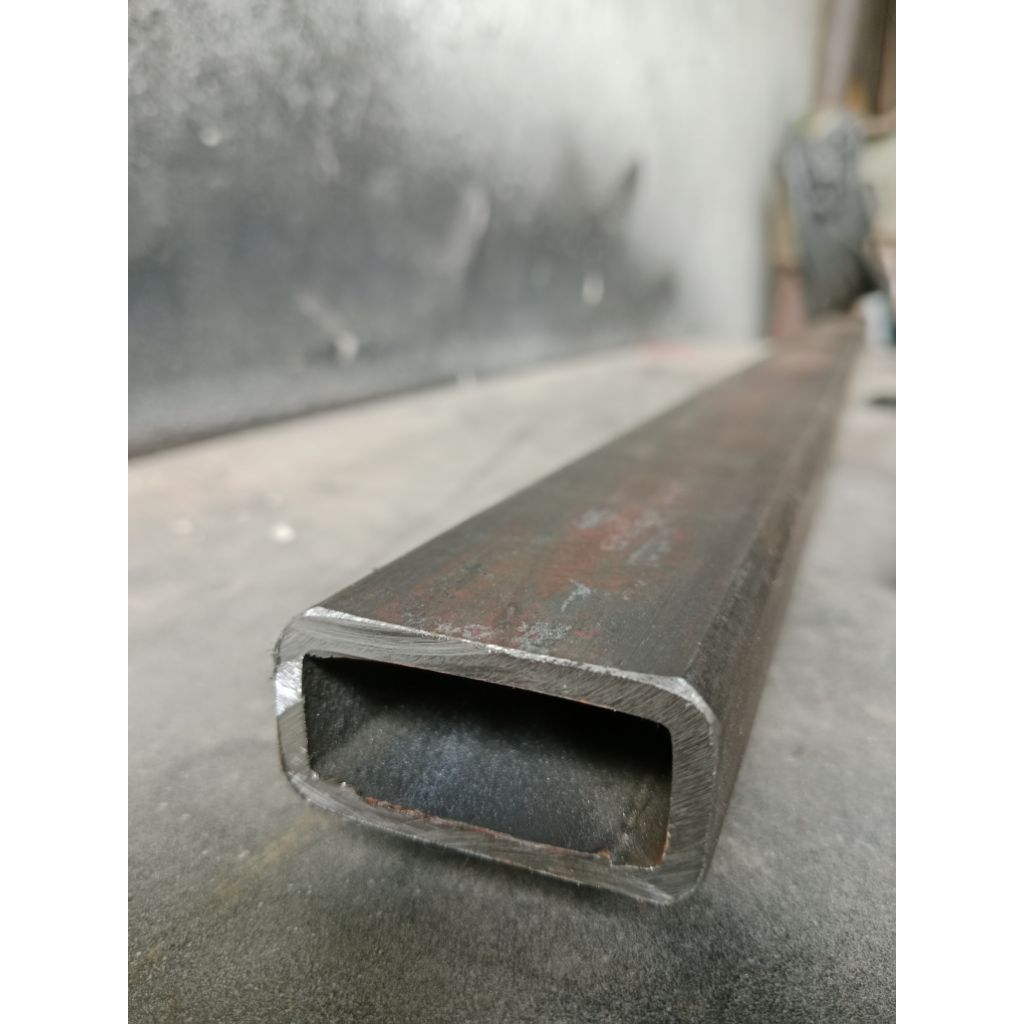 Pipa Besi Kotak / Hollow 40 mm x 20 mm Panjang 1 meter