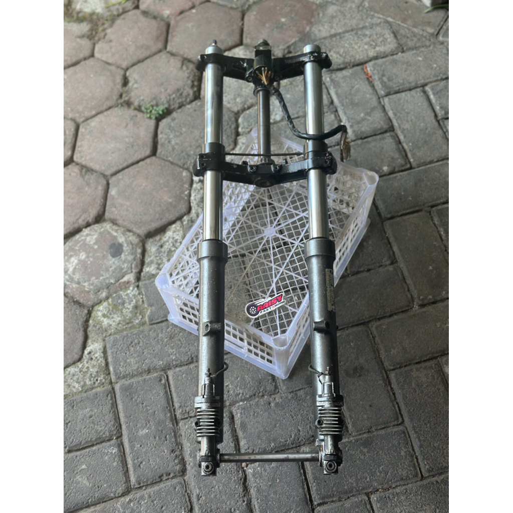 shock depan kawasaki GPZ AVDS original copotan moge siap pakai nominus not vixion,ninja modif