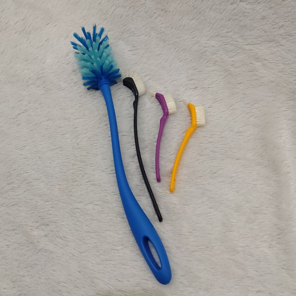 ( New )  Tupperware Eco Bottle Brush