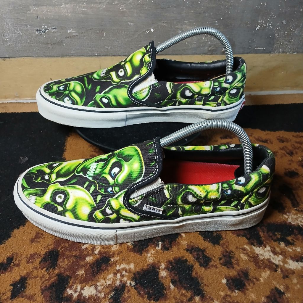 Sepatu Sneakers Kasual Venus x Superme Skull Pile Slip On