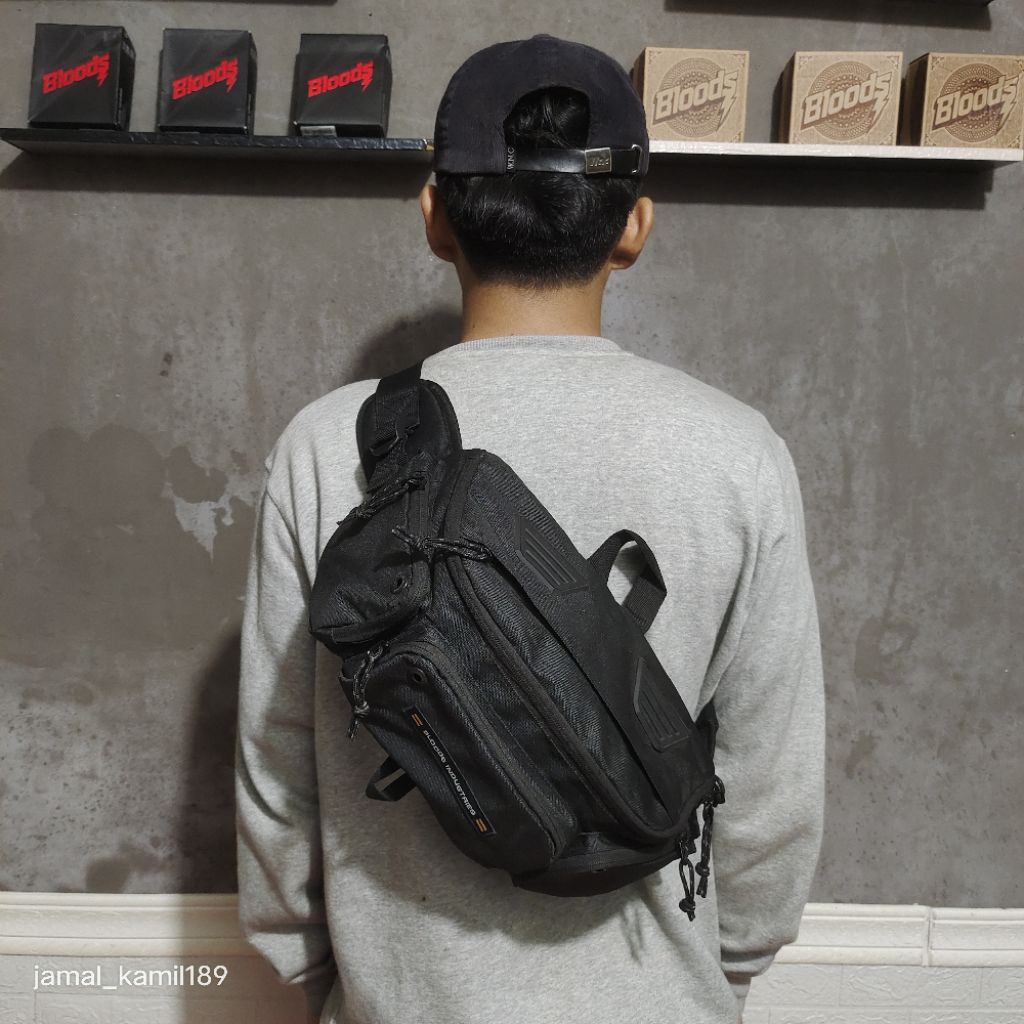 TAS SELEMPANG WAISTBAG BLOODS COMPRIE BLACK ORIGINAL.