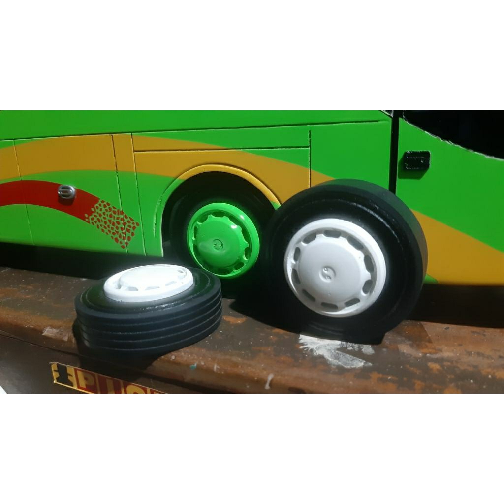 ban miniatur bus wheeldop adiputro bahan kayu + bearing diameter 5,5cm & 5,8cm