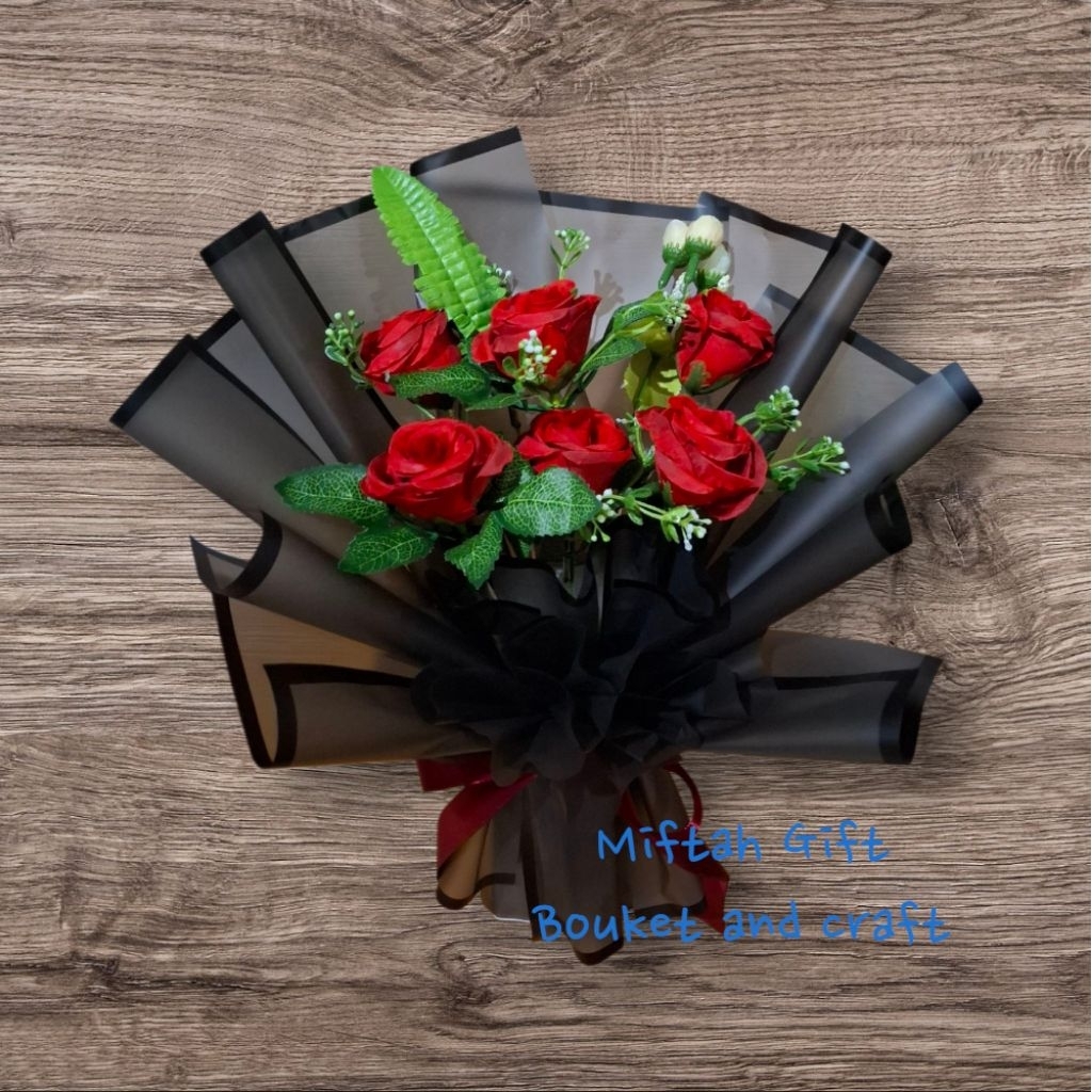 Buket Mawar Artificial Merah Hitam