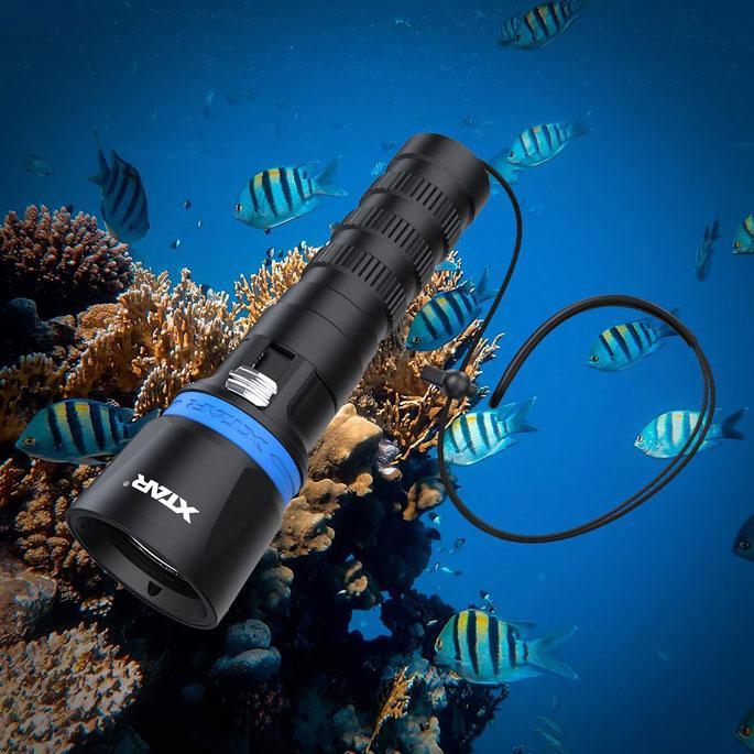 Senter LED Scuba Diving Flashlight Powerful Waterproof IPX8 LED CREE XP L2 1000 Lumens Hitam DS1 Xta