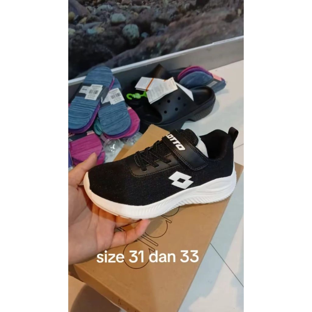 SEPATU ANAK SEKOLAH LOTTO