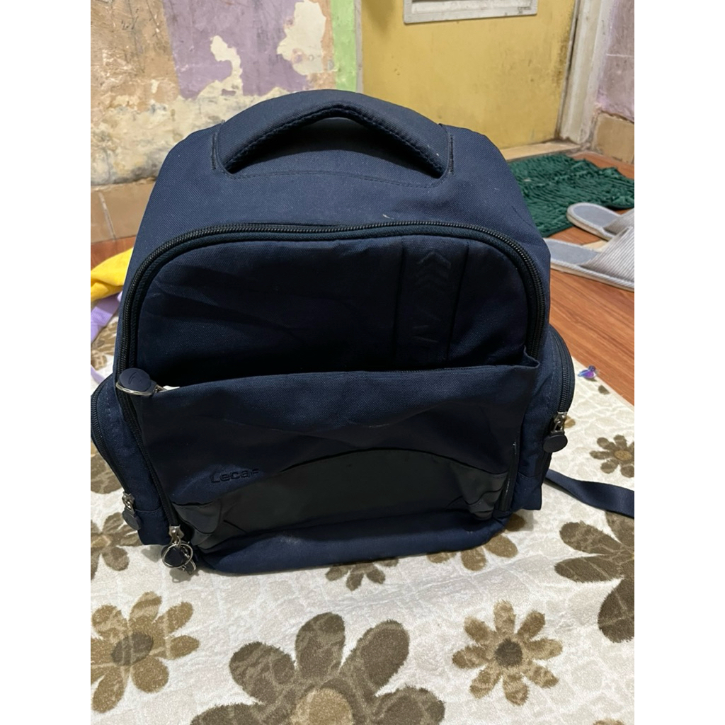 tas Lecaf original  kondisi masih bagus minus pemakaian aja, tidak ada robek, sleting masih bagus