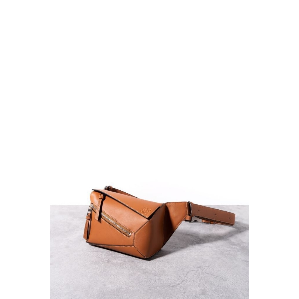 LOEWE Mini puzzle edge bumbag classic calfskin
Tan