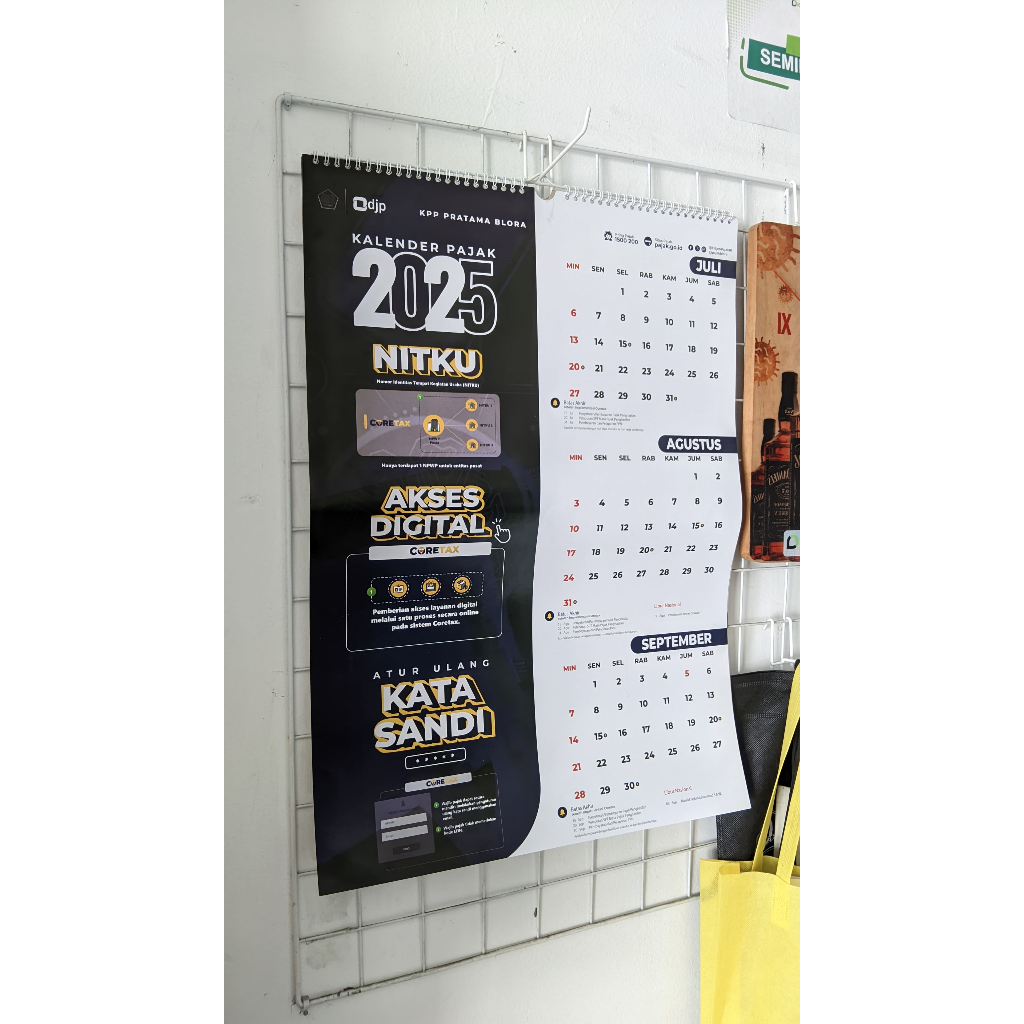 Kalender Dinding 2026 Custom – 3 Lembar AC 260 Tebal, Spiral, Free Template