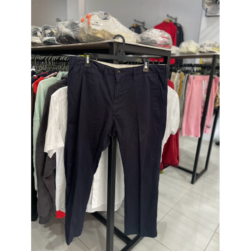 CELANA CHINO UNIQLO, CELANA KANTORAN, CELANA KERJA, CELANA SECOND BRAND