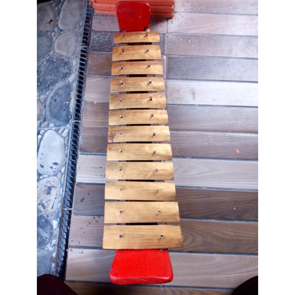 Mainan Saron 12 Wilah Saron Tradisional Mainan Gamelan Jawa sunda sudah sama pemukulnya