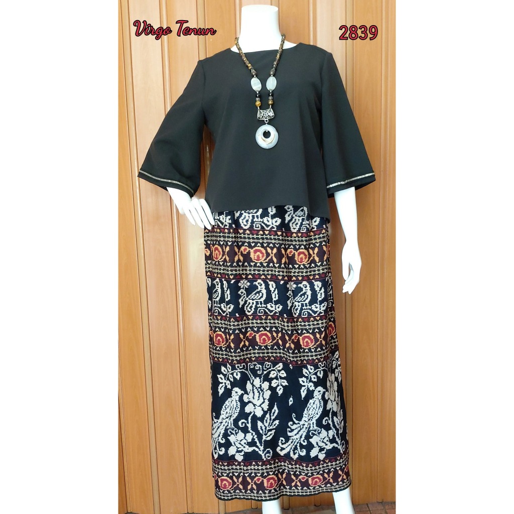 RTW 2839 Rok tenun Maumere motif burung, Flores, NTT