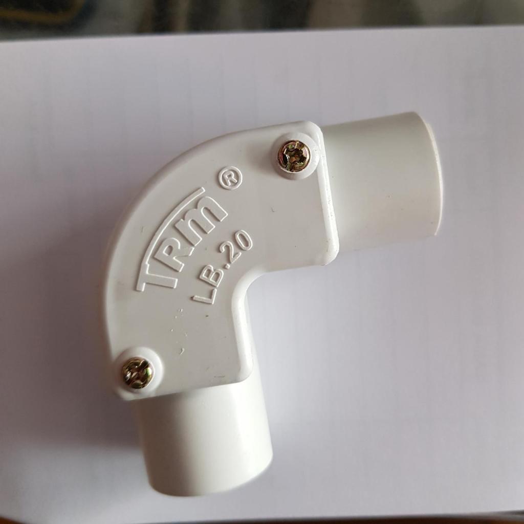 Keni Knee Elbow L-bow Pipa Listrik Konduit 20mm Model baut/ Sambungan Paralon listrik Conduit 20 mm